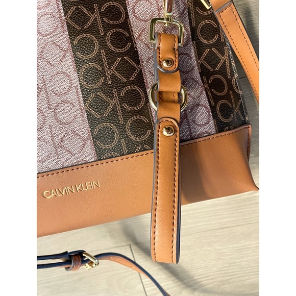 Calvin Klein Crossbody Bag - Picture 9 of 14